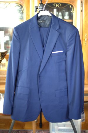 Neuer Herren Anzug mit Gilet Grösse L (50)!