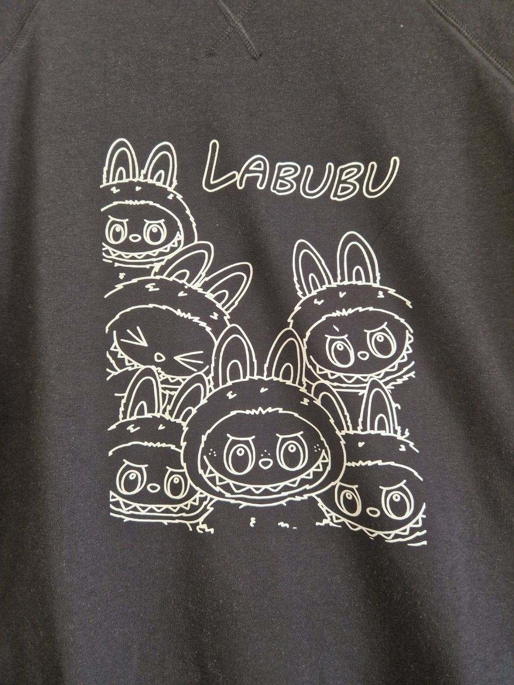 Maglioni & Felpe: Sweat noir Labubu Taille L – Nuovo e nell'imballaggio originale da St-Imier venduto da goodber 1