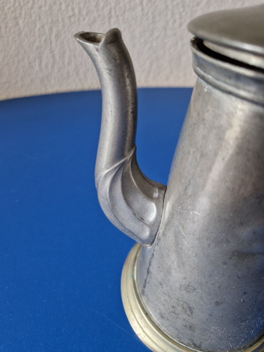 Teekannen: sehr alte (antike?) Kaffee- oder Teekanne mit Holzgriff – Gebraucht aus Münchenbuchsee von Aare22 7