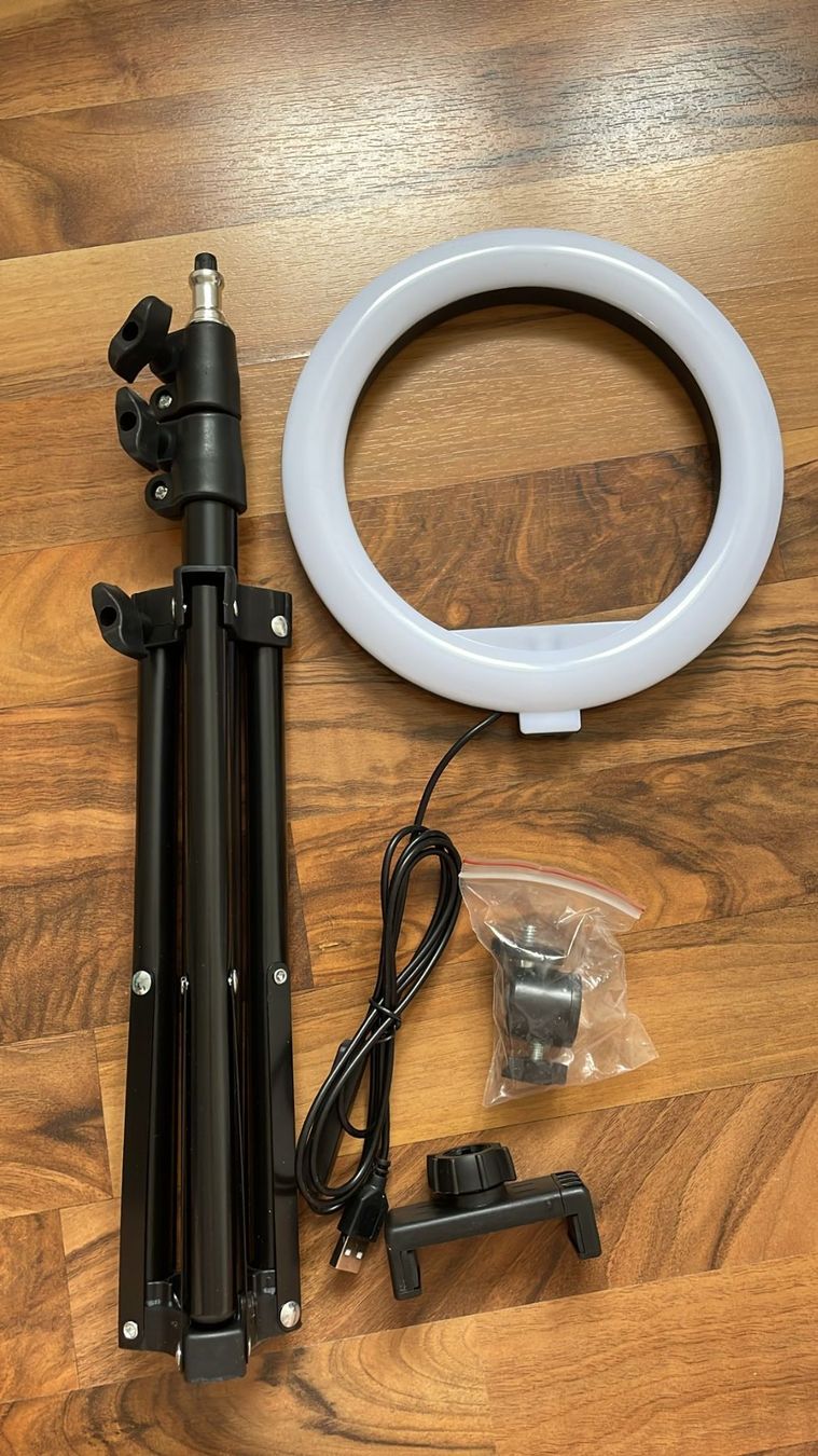 Lampade: Ring Fill Light 8" mit Stativ und Handyhalterung neu – Nuovo (secondo la descrizione) da Schachen b. Reute venduto da Silvan.Nussbaumer 1