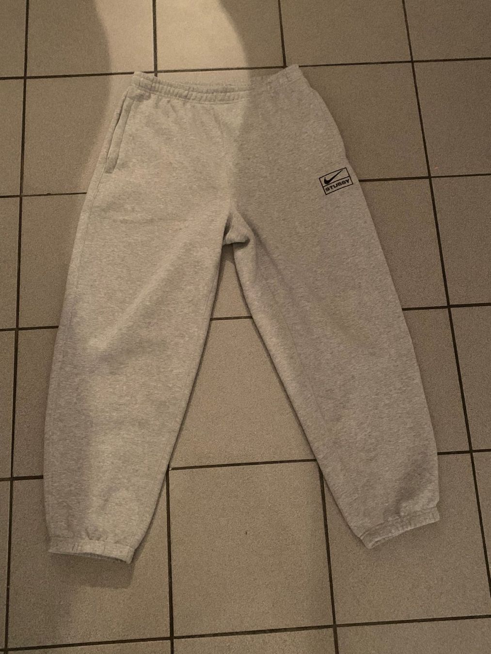 Pantaloni: Jogginghose Grau, Top Zustand, Grösse M – Usato da Bern venduto da ndi_p22y