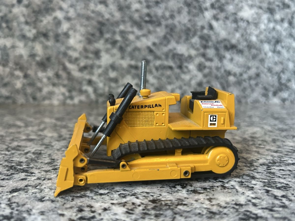 Caterpillar Kit di modellismo & Modellini statici: Cat D4 , 1:50 , NZG – Usato da Horw venduto da Tigercat635 1