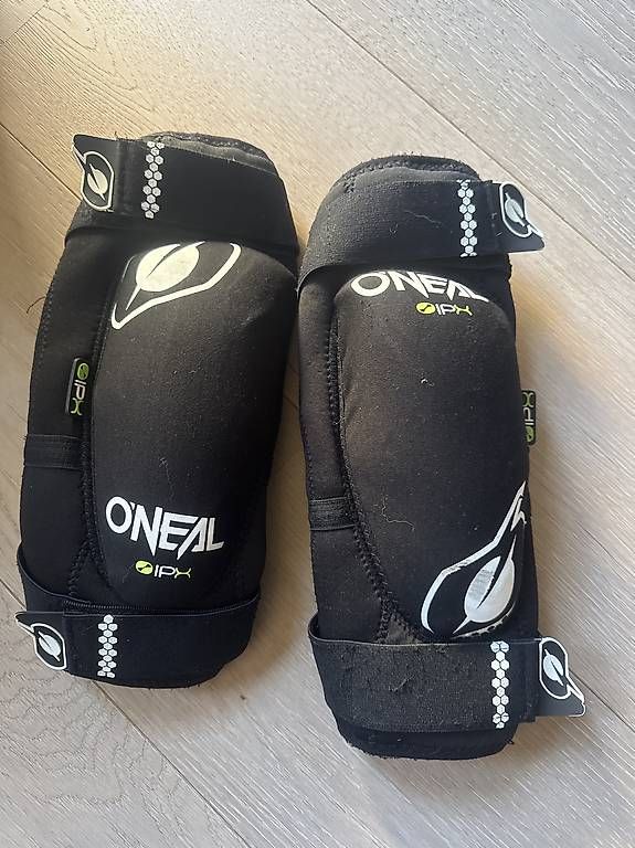 Guanti & manicotti: Set MTB Ginocchiere ONeal IPX + Guanti 100% – Usato da Breganzona venduto da Nickkk092 1