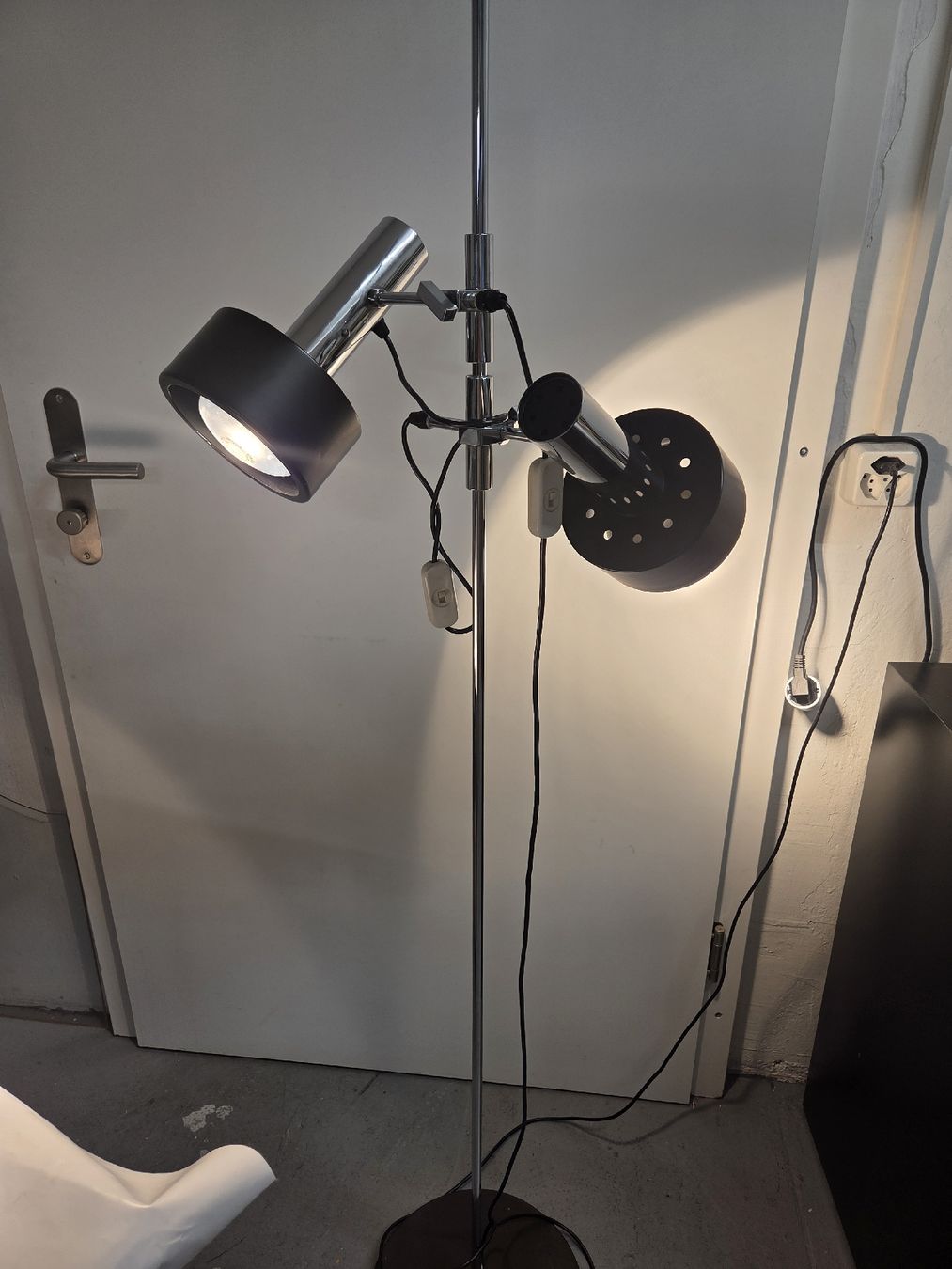 Lampade: Vintage Stehlampe Chrom Schwarz – Usato da Dietikon venduto da Allegra34 3