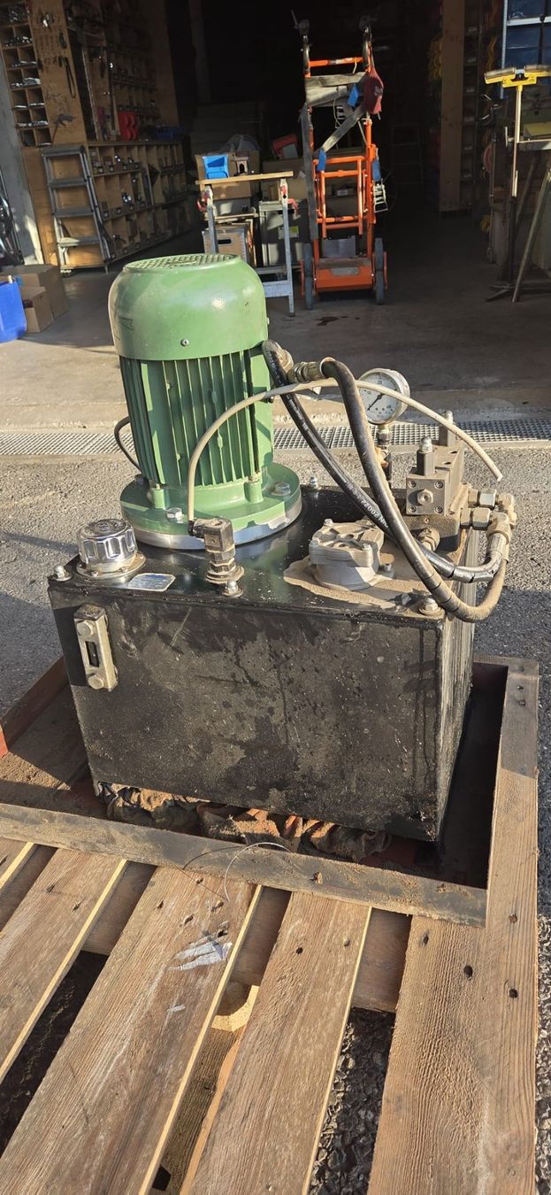 Altri prodotti elettronici: 2 Vérins hydrauliques avec agrégat – Usato da Riaz venduto da J.piller 7