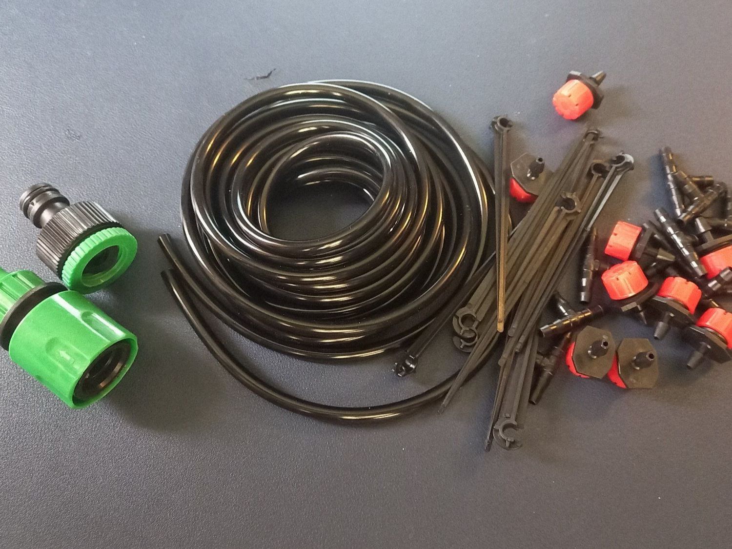 Annaffiatura & Irrigazione: Tropfbewässerungssystem 15m - Système d'irrigation – Nuovo e nell'imballaggio originale da Bremblens venduto da UNSTOCK