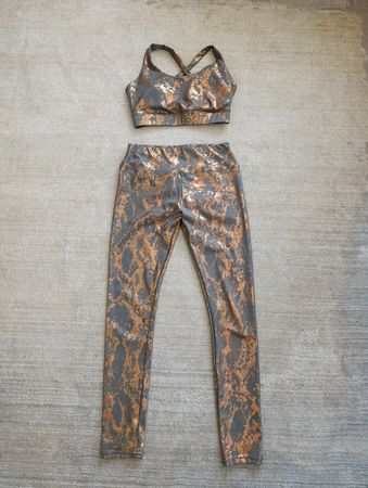 ENSEMBLE FITNESS GRIS ROSE ECAILLE S