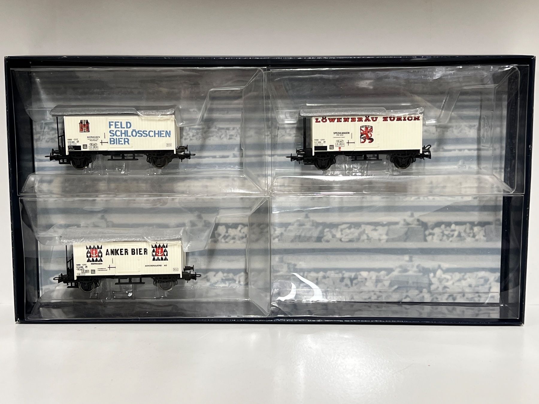 Liliput Modellini di ferrovie: LILIPUT H0 Bierwagen-Set "Schweizer Brauereien" – Nuovo e nell'imballaggio originale da Neuenhof venduto da ludovicco 1