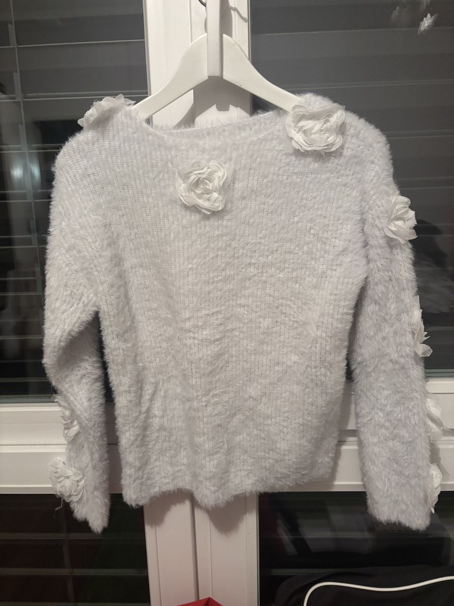 Pullover & Sweatshirts: Weisser Pullover mit Dekoration – Gebraucht aus Arbon von Ursula_566