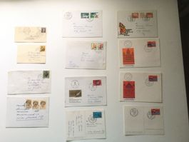 Briefumschläge mit Briefmarken