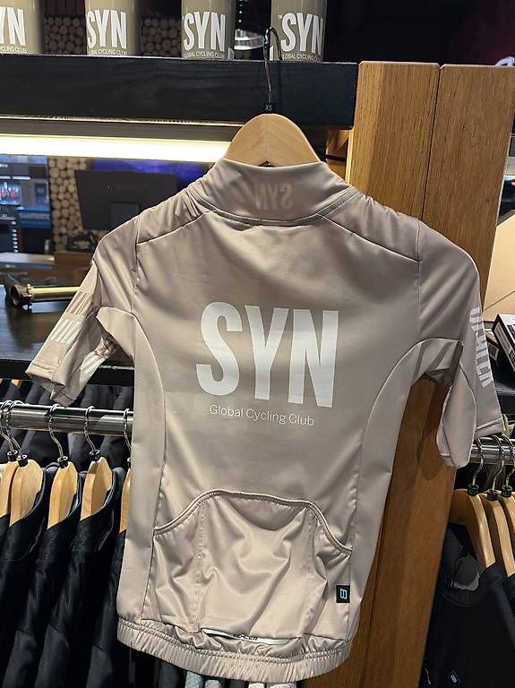 Canottiere & Pantaloni: SYN Training Jersey Dune (women) – Nuovo e nell'imballaggio originale da Zug venduto da welcomecycles 2