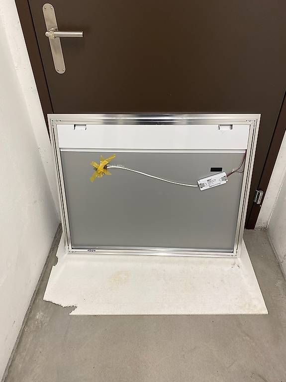 Armadietti a specchio: Specchio per bagno con luce led integrata – Usato da Caslano venduto da giu_h872 1