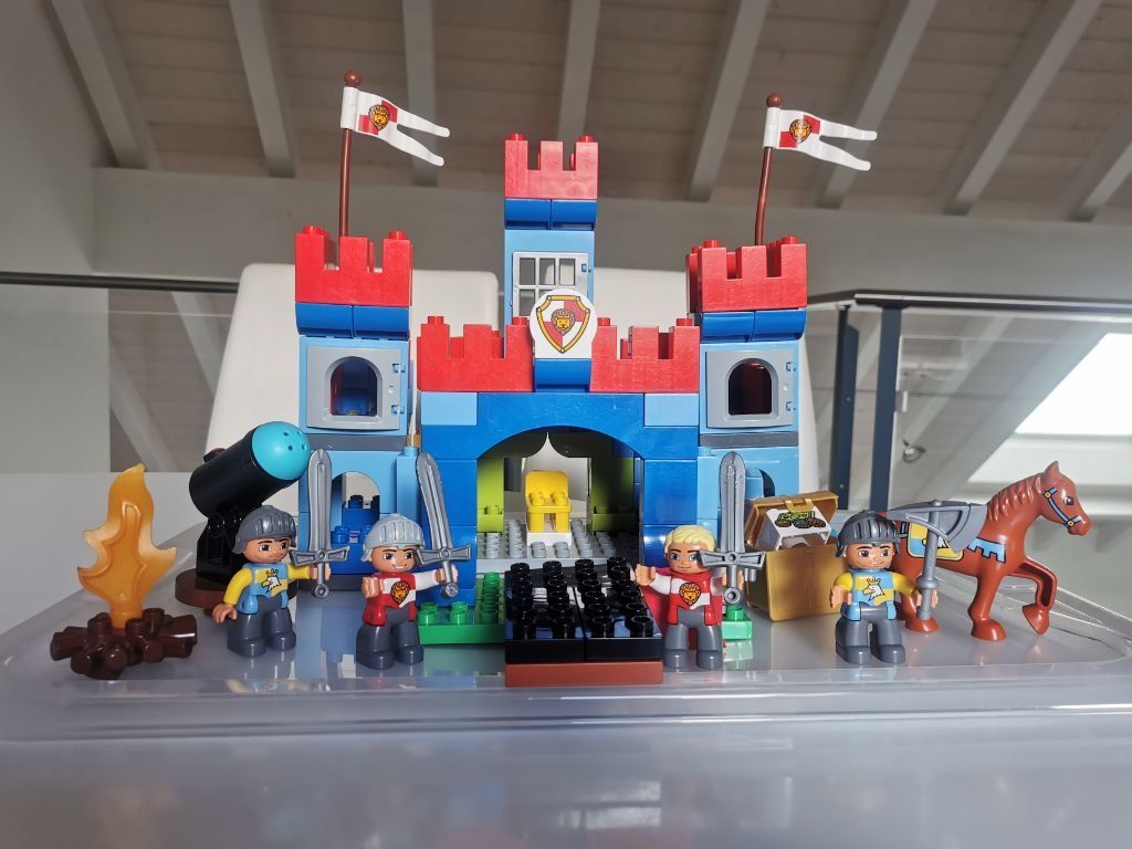 Lego Spielzeuge: LEGO Duplo Grosse Schlossburg 10577 – Gebraucht aus Oberdiessbach von Sammadran