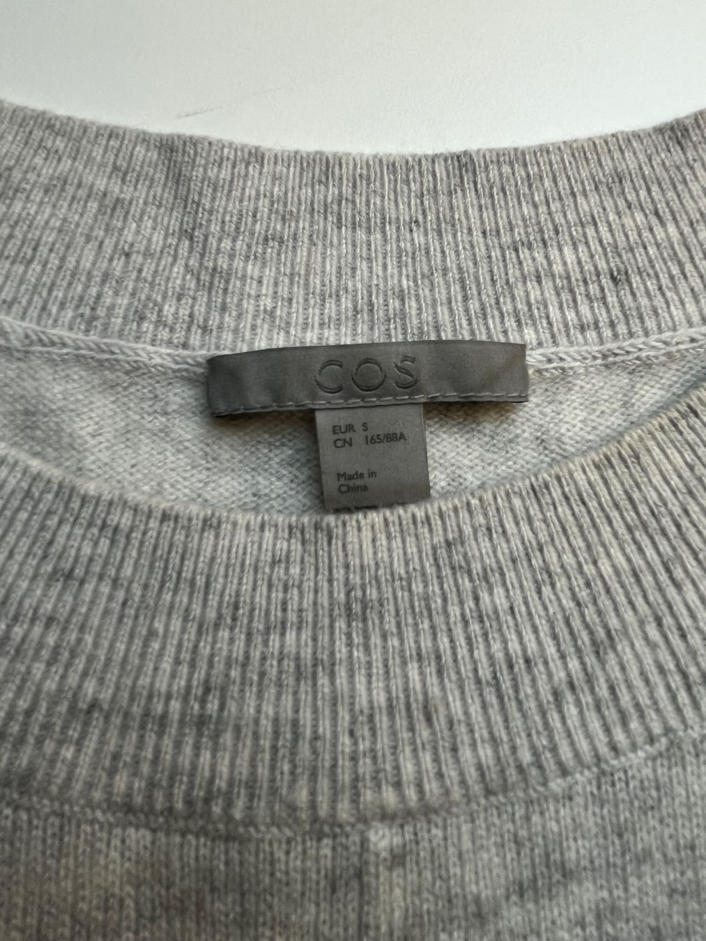 Cos Pullover & Sweatshirts: Pull cachemire COS gris clair, taille S – Gebraucht aus Lausanne von alcd_1005 1