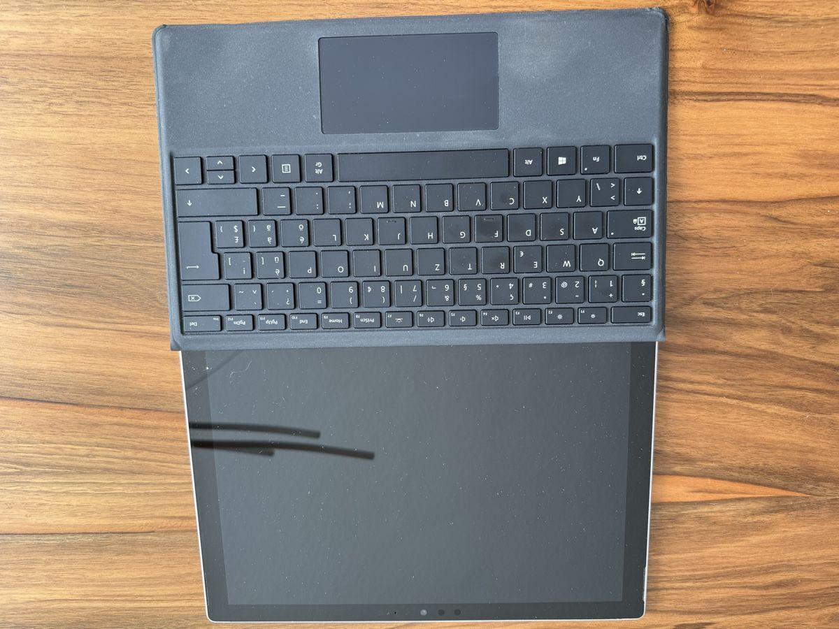 Microsoft Notebook: Microsoft Surface, Intel i7-7660-U CPU, 8 GB RAM, 238 GB SSD – Usato da Boll venduto da jun_x5bx 2