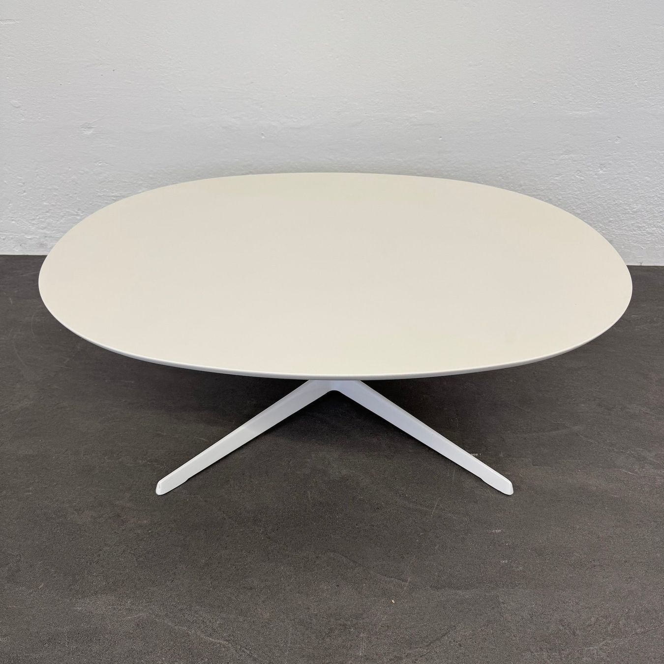 Arper Tavoli: Arper Eolo Loungetable – Usato da Schönenwerd venduto da mcofficeshop