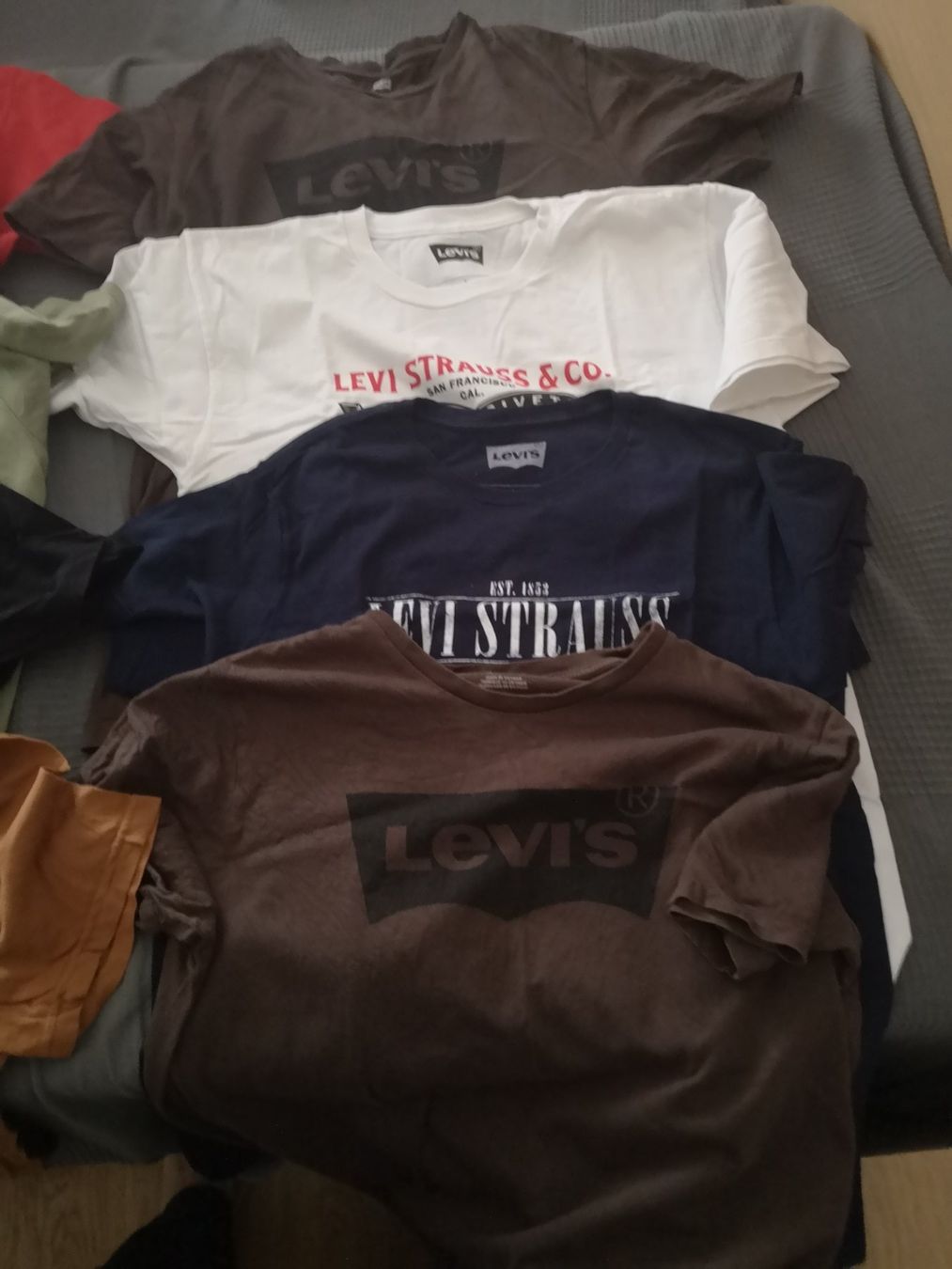Levi's Kleiderpakete: lot de 18 tshirts – Gebraucht aus neuchatel von Mictou 2