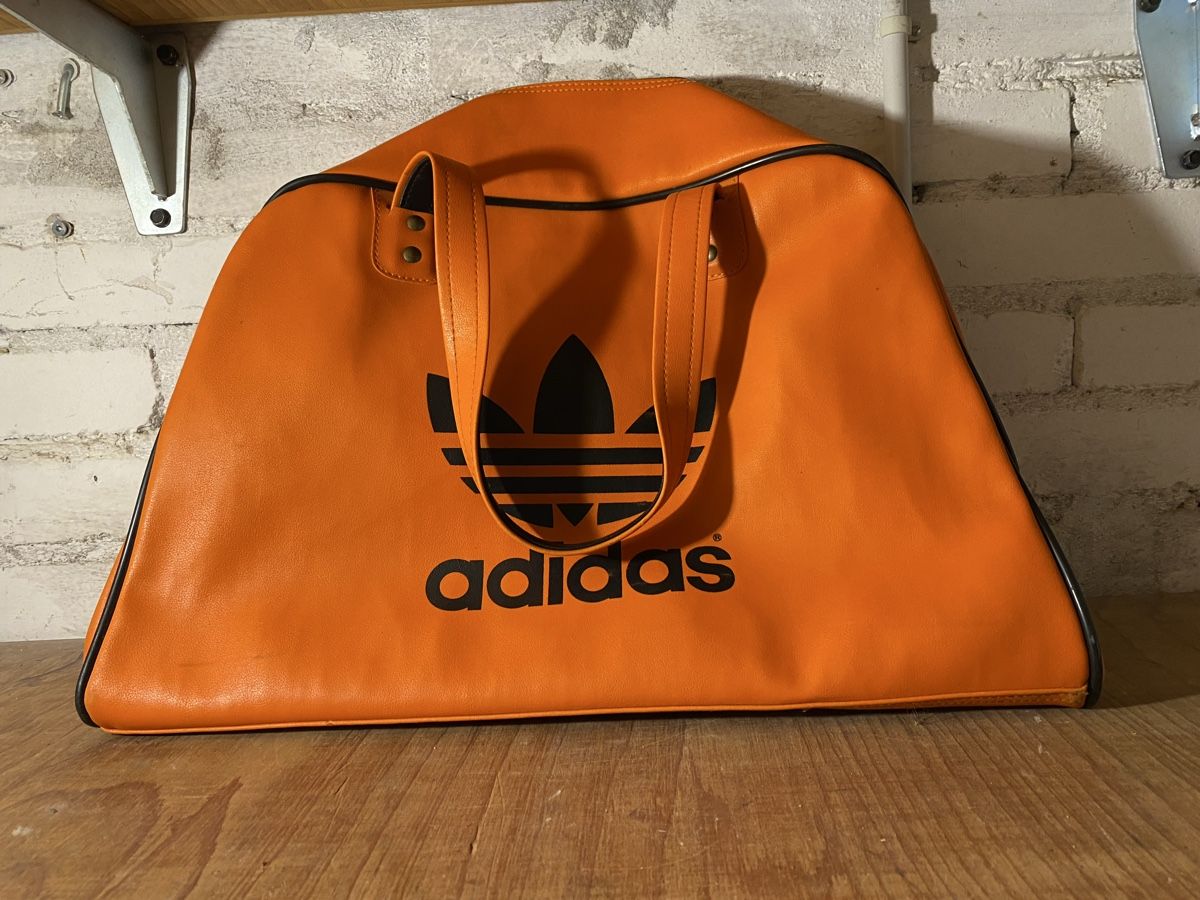 Adidas Taschen: Sporttasche Adidas Orange – Gebraucht aus Zürich von Ethno1