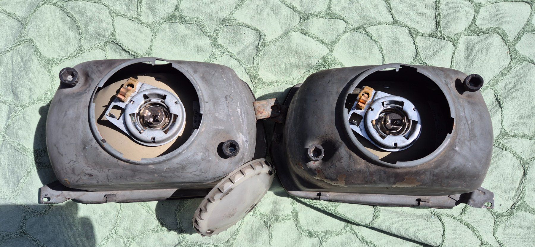 VW Fari: Passat B1 Frontscheinwerfer links und rechts. – Usato da Riggisberg venduto da Mahali04 2