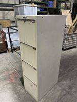 Hoher Altenschrank/Werkzeugschrank mit Schlüssel