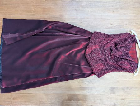 Elegantes Abend-/Hochzeitskleid mit Perlen Gr. 38, weinrot