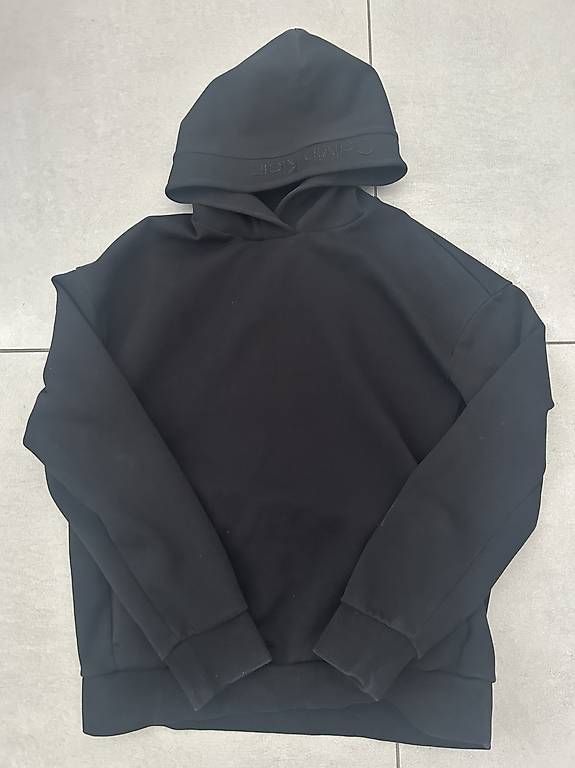 Pullover & Sweatshirts: Felpa Calvin Klein nera con cappuccio  – Neu und originalverpackt aus Bellinzona von oskd925