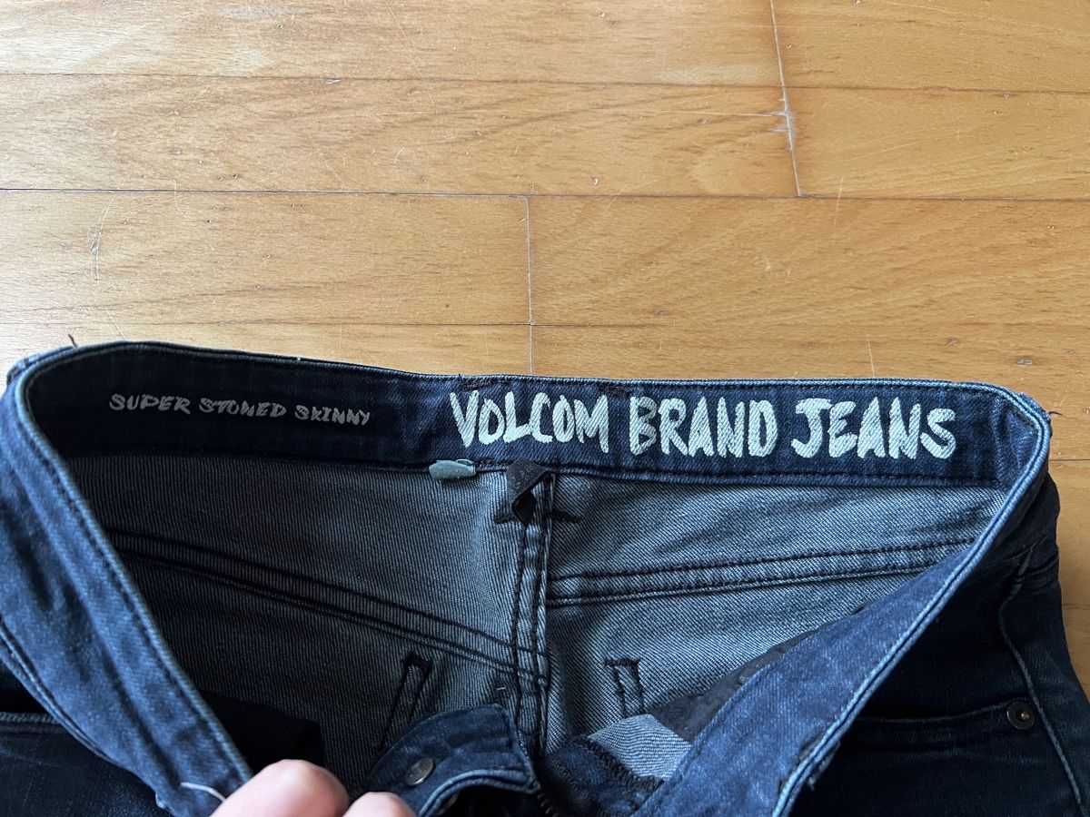 Jeans: Dunkelblaue Volcom-Jeans Gr. 36/S, super Zustand – Gebraucht aus Wohlenschwil von SmokyAnnie 2
