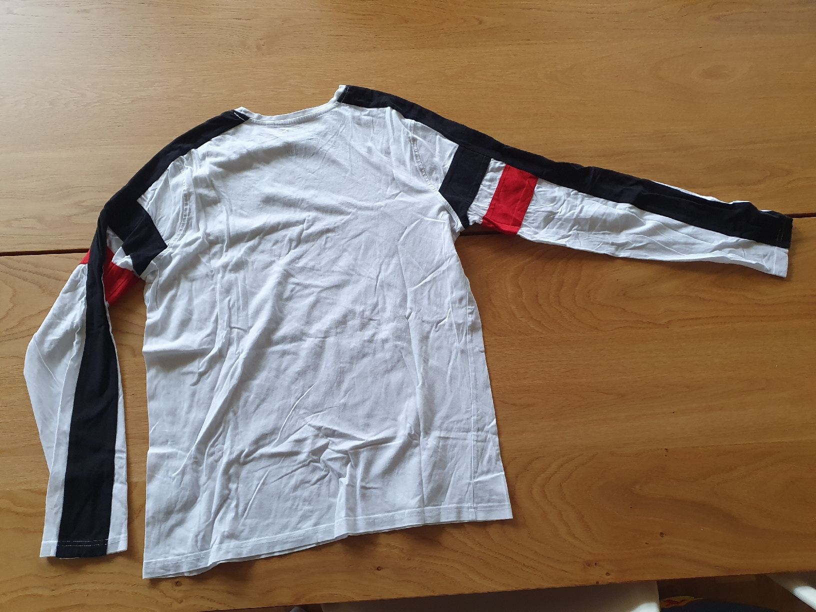 Camicie, T-shirt & Polo: Cooles Langarmshirt, Gr. 182, – Nuovo (secondo la descrizione) da St.Gallen venduto da Avena135 3