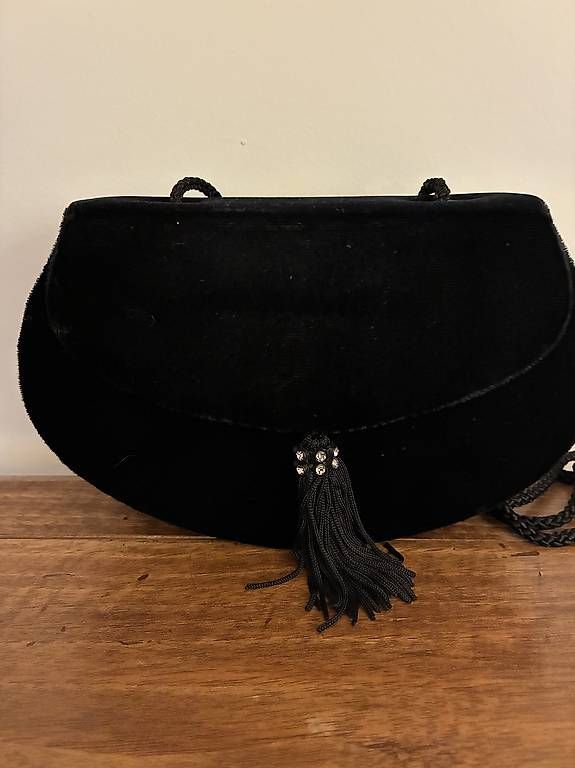 Borse da donna: Petit sac à main de soirée velours noir – Nuovo (secondo la descrizione) da Nyon venduto da Sotara