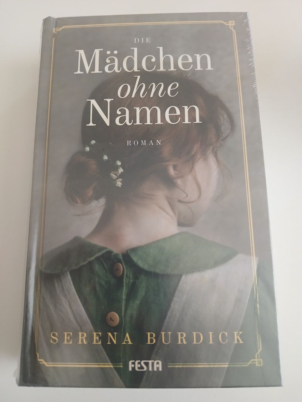 Libri: Die Mädchen ohne Namen - Serena Burdick - Festa- neu – Nuovo e nell'imballaggio originale da St. Gallen venduto da stern212