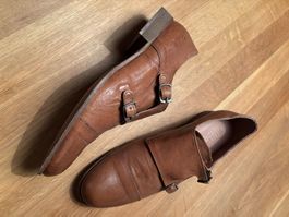 Halbschuh mit Lederschnalle, Camel
