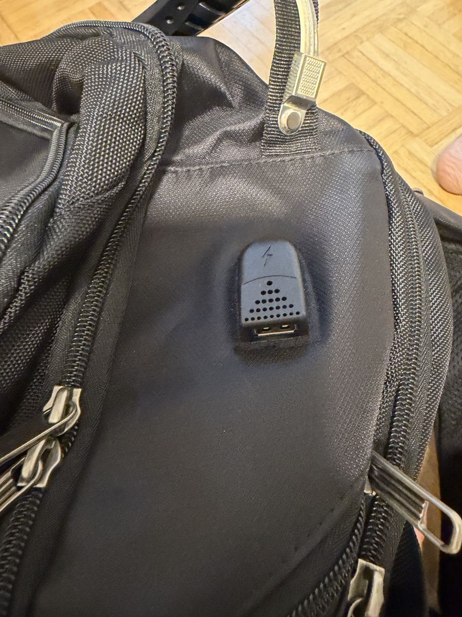 Sacs à dos: Rucksack schwarz mit USB-Ladefunktion – Neuf (Voir description) à Basel par sid_dem 4