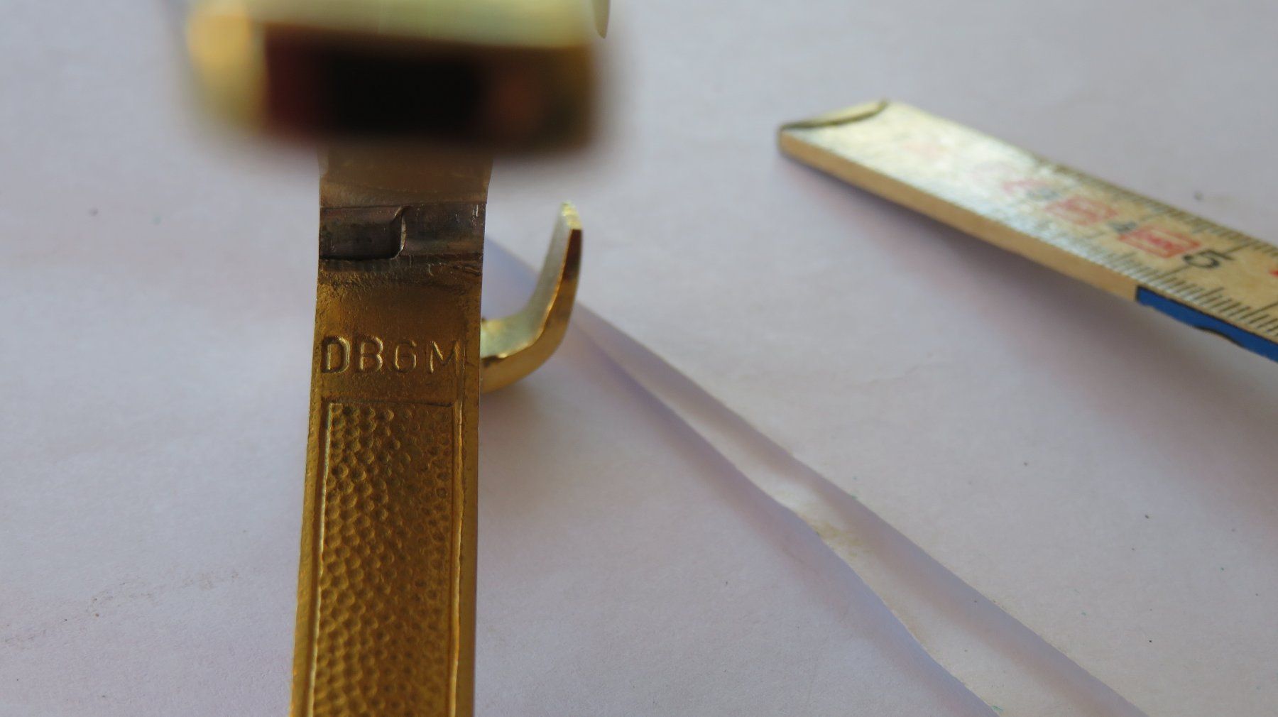 Apribottiglie & Tappi per chiusura: Champagnerkorkenzange Vintage gemarkt DBGM – Usato da Wetzikon ZH venduto da morda1954 3