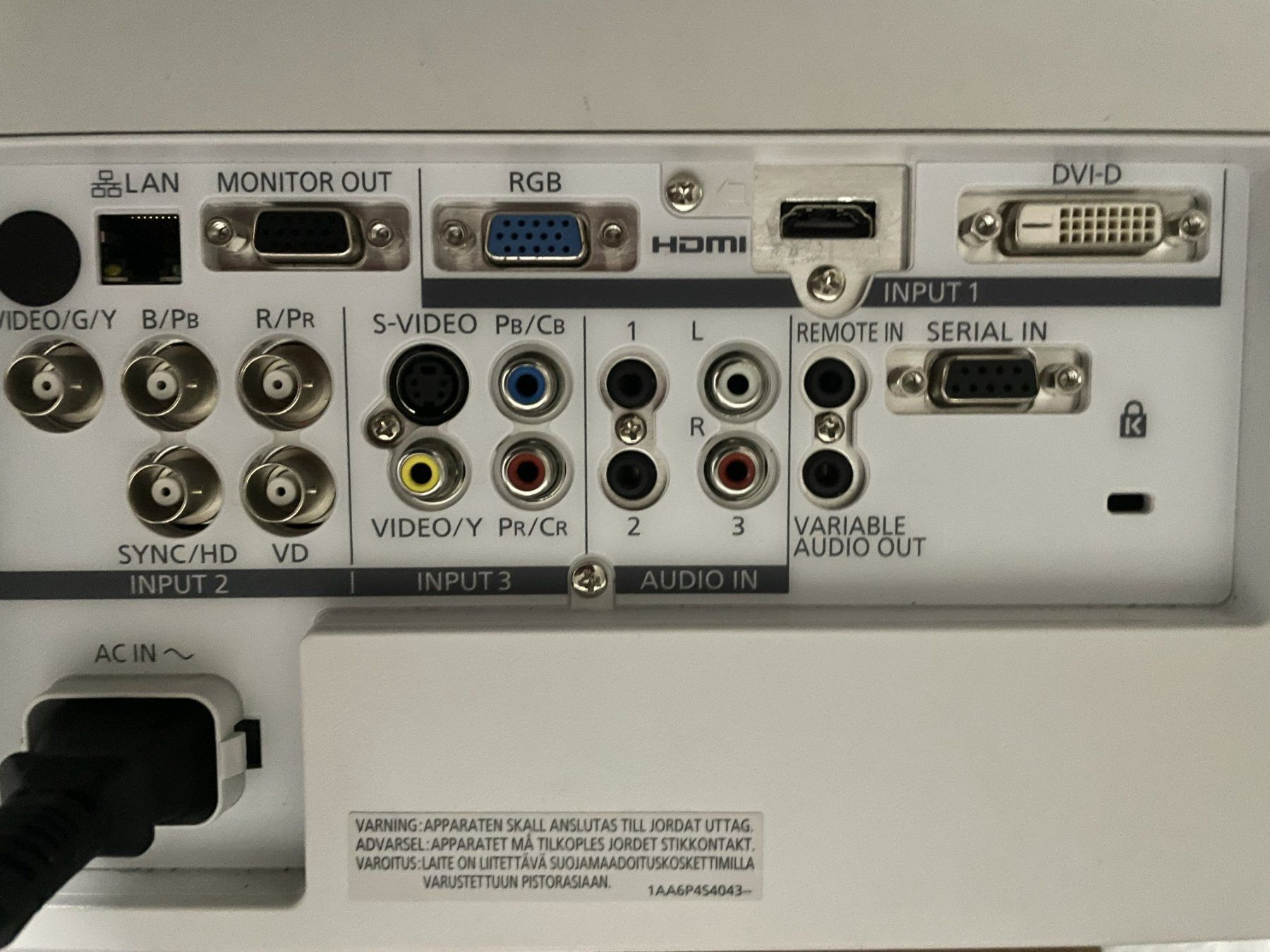 Panasonic Proiettori: Panasonic PT-EZ570 E/U/L 5000 Ansi Beamer – Usato da Emmenbrücke venduto da Thomi0 3