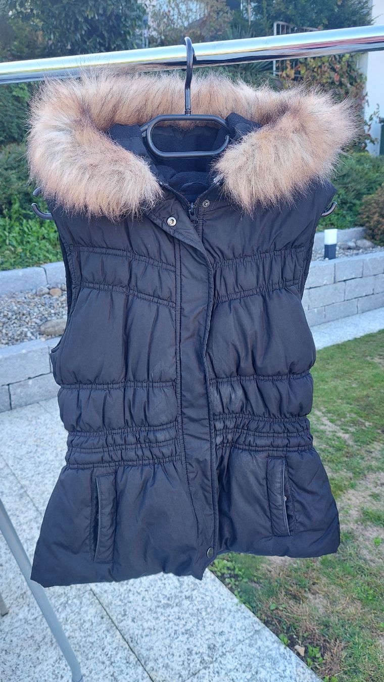 Winter Weste mit Kapuze und Fell, S, Schwarz (Gebraucht) in