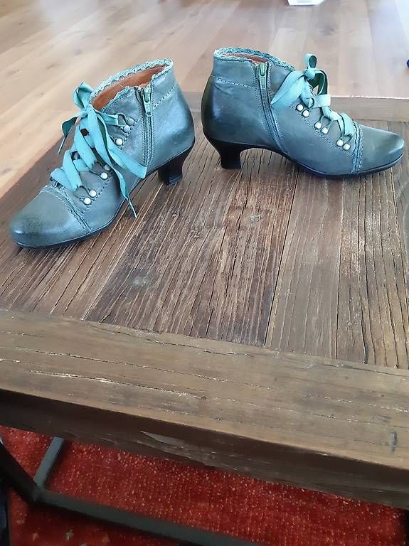 Scarpe da donna: Wunderschöne Lederschuhe – Usato da Obernau venduto da cl9re4no18 1