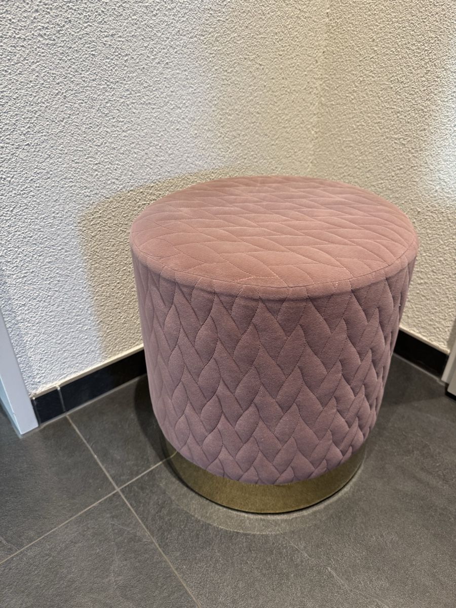 Sgabelli: Eleganter Samt-Hocker in Altrosa – Usato da Rüti ZH venduto da lin_rr7b