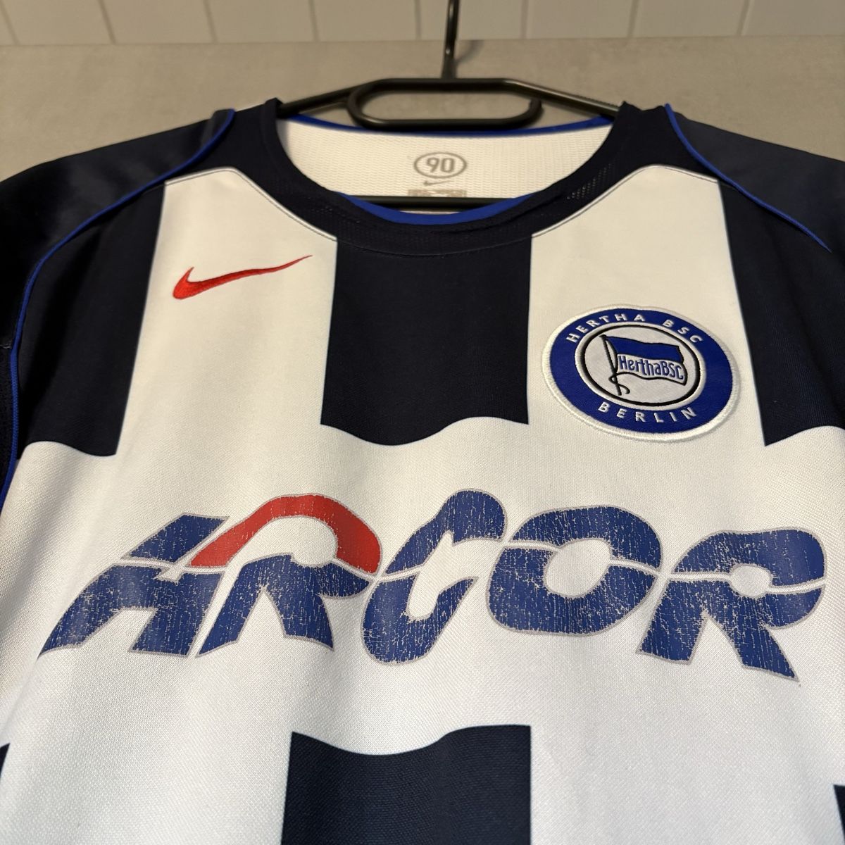 Nike Canottiere & Pantaloni: Hertha BSC Berlin Trikot Nike 2004/2005 – Usato da Winterthur venduto da LaBodega 3