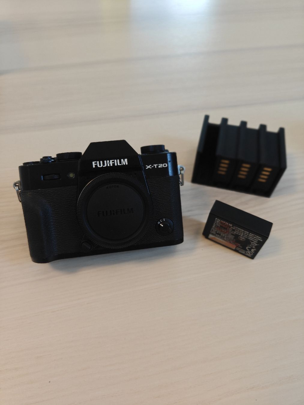 Fujifilm Fotocamera: Fujifilm X-T20 défectueux! – Difettoso da Ste-Croix venduto da Art1404