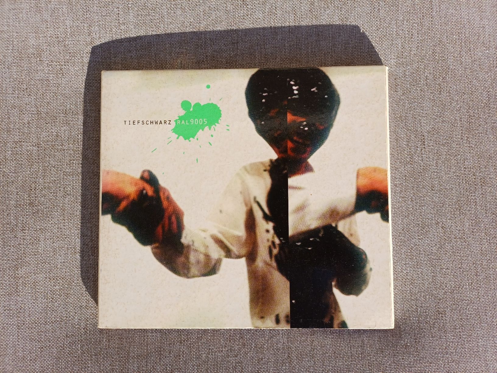 CDs: Tiefschwarz "RAL9005" CD – D'occasion à Begnins par Drastic-Sound