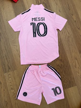 Fussballtrikot + Shorts, Messi 10, Gr. 28, neuwertig