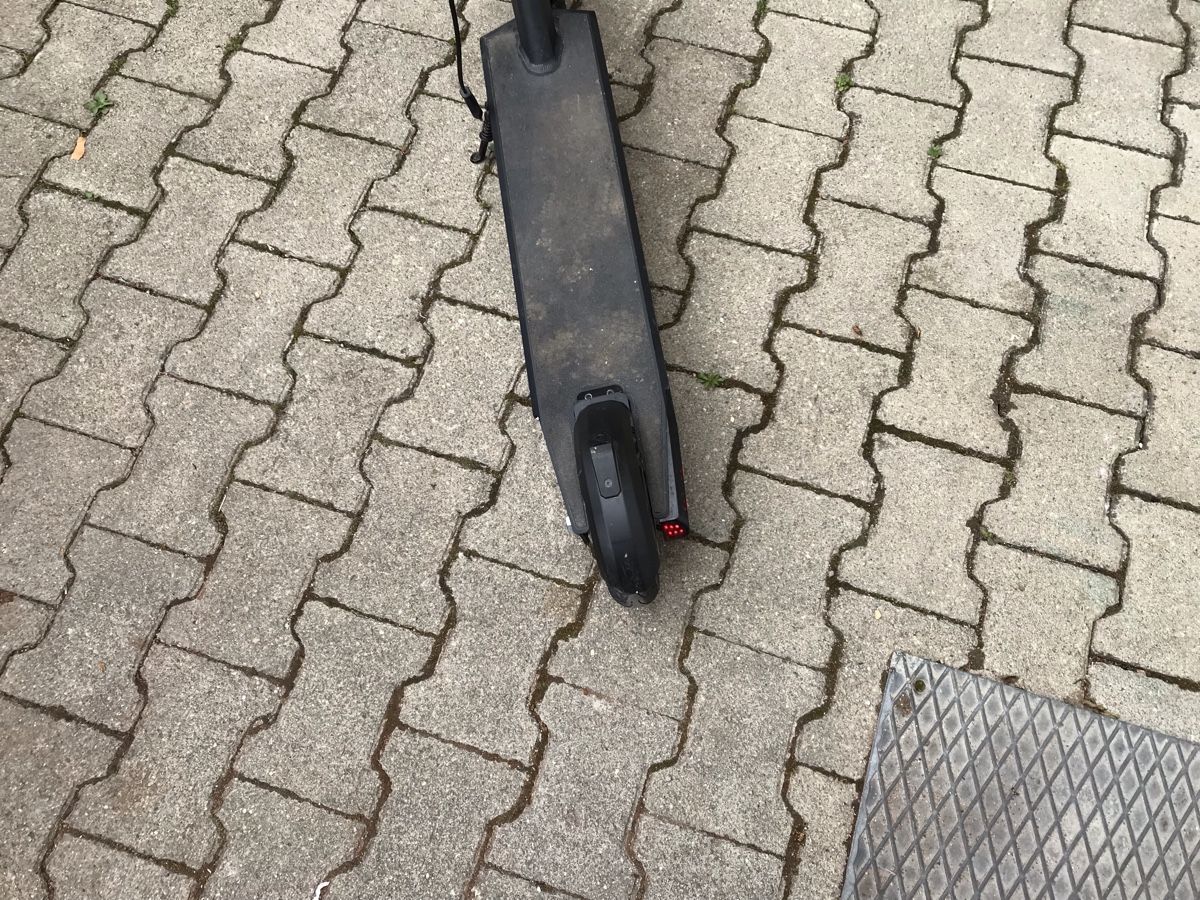 Voiturettes électriques: Elektro Scooter schwarz defekt E4 Fehler mit Ladegerät – Défectueux à Neuenhof par Tvr2 4