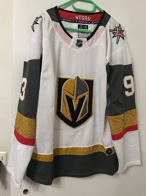 Maillots de corps & Pantalons: Vegas Knights#93 Marner Jersey – D'occasion à Effretikon par PrimeTimeB