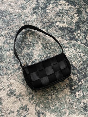 Stylische, kleine, schwarze Handtasche - wie neu!
