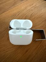 APPLE AirPods 4 Charging Case