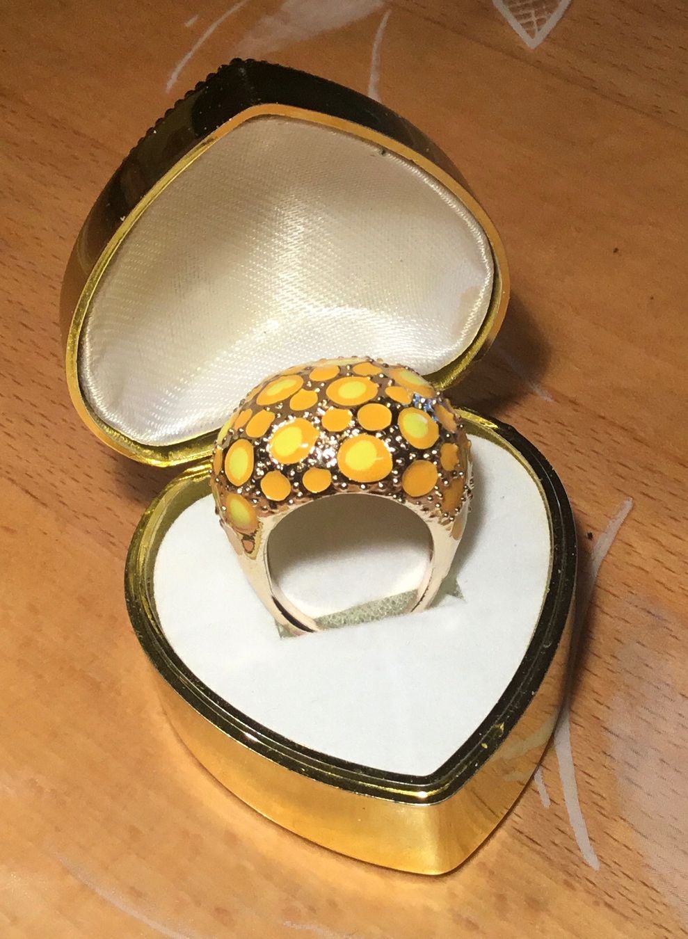 Anelli: Ausgefallener Ring mit gelben Elementen, neuwertig! – Nuovo e nell'imballaggio originale da Roggwil /BE venduto da elegance45 1