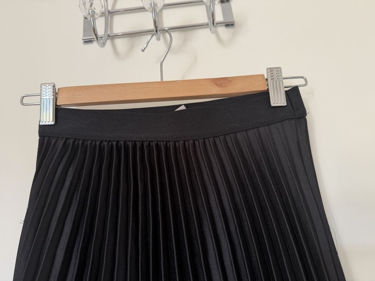 H&M Gonne: Jupe noir taille XS mise 1x  – Nuovo (secondo la descrizione) da Dombresson venduto da feline_ne 1