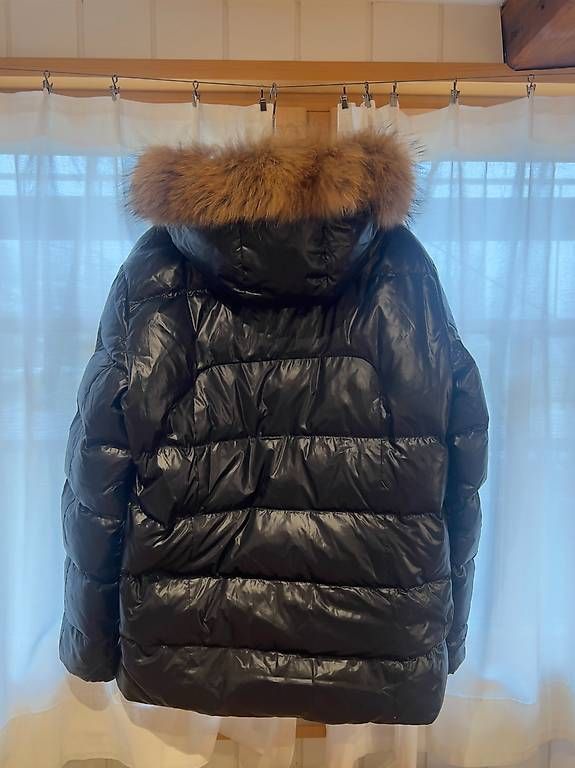 Giacche: Silvertag-Tech Herren Daunenjacke mit Waschbär Pelz – Usato da Rorschach venduto da jetztundhier 1