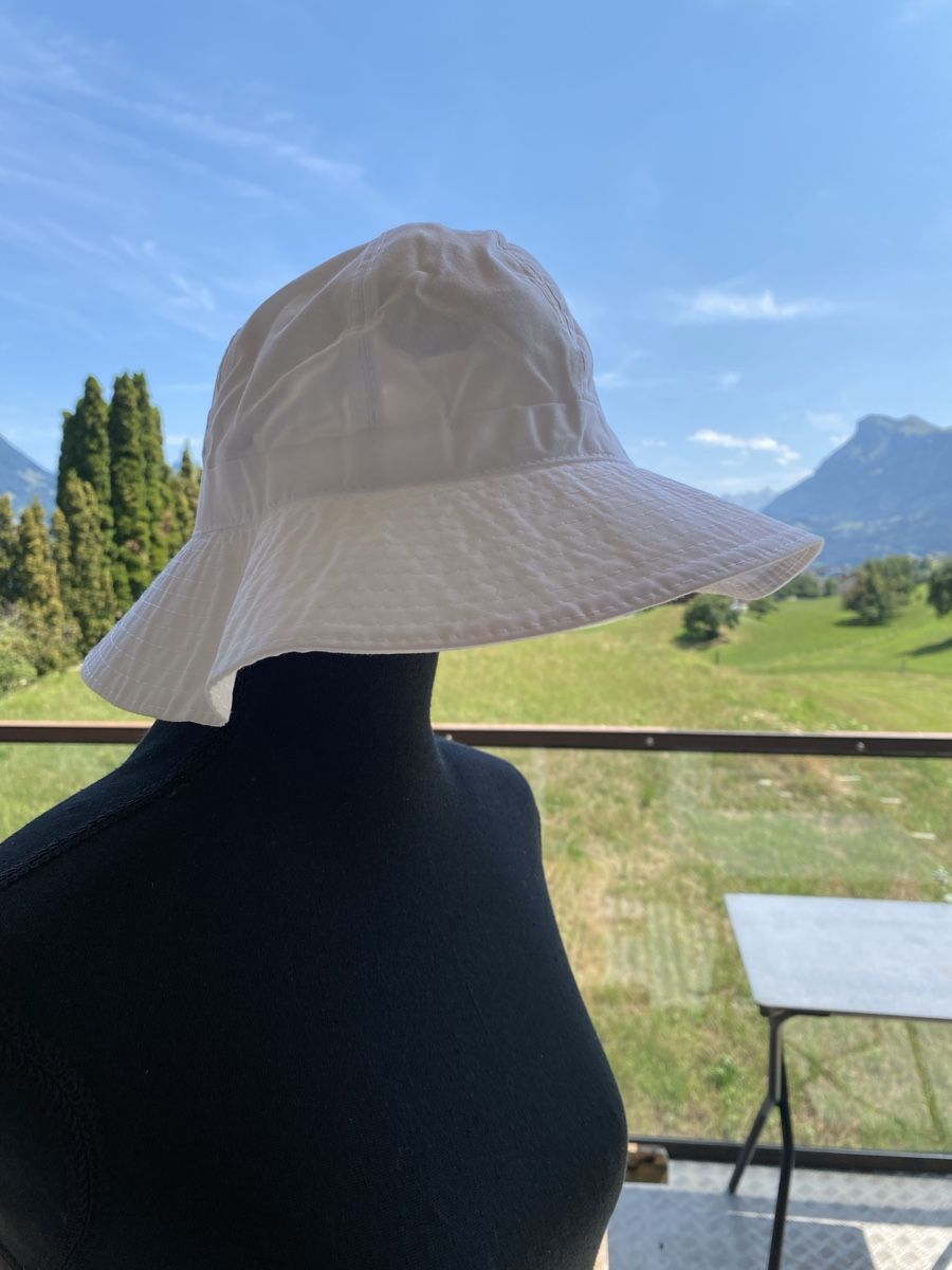 Hüte, Mützen & Caps: Sonnenhut weiss Gr. 54 neuwertig – Neu (gemäss Beschreibung) aus Buochs von H16 2