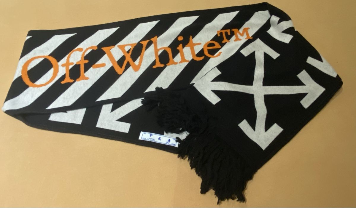 Off-White Foulards, Tücher & Schals: Off-White Schal🧣 – Gebraucht aus Zollikerberg von Jvac2 4